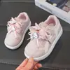 Tenis de Dibujos Animados para Niñas Nueva Colección Primavera-Verano 2026 Zapatos Casuales Versátiles de Moda para Niños Mayores Zapatillas de Correr de Suela Suave