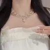Conjunto Luxuoso de Colar e Brincos Geométricos Vazados com Pedras Totais na Cor Champagne, Corrente de Clavícula Fashion e Elegante