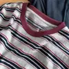 Traz uma Vibe Vintage! Camiseta Jacquard Listrada Color-Blocking Retrô Tridimensional com Gola Redonda e Manga Curta para Mulheres, Top de Algodão com Flocos de Neve de Verão