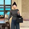 Suéter de Tricô com Manga Morcego Suave e Delicada Estilo Francês para Mulheres, Outono High-End Macio e Ceroso Top Base com Cintura Marcada por Pregas