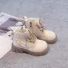 Botas Martin para Meninas de 6-12 Anos Outono e Inverno Novo Estilo Botas de Couro com Decoração de Pérolas Botas de Cano Médio Botas Individuais Infantis Botas Curtas Estilo Princesa