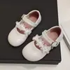 Zapatos de Cuero Versátiles de Moda para Niñas 2026 Primavera y Otoño Nuevos Suela Suave Malla Dulce con Pedrería Zapatos de Princesa Zapatos de Rendimiento Antideslizantes