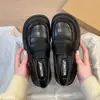 Zapatos pequeños de cuero de suela blanda, zapatos de vestir de suela gruesa estilo británico, mocasines nuevos de otoño 2026 para mujer, zapatos formales versátiles, zapatos jk