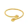 Pulseiras Europeias e Americanas Transfronteiriças para Mulheres, Design Metálico Geométrico Acessível de Luxo 18K, Pulseiras de Alta Qualidade, Pulseiras Versáteis Atacado
