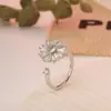 Anillo de Luz de Zirconia Incrustada en Oro Real Chapado en Cobre Transfronterizo Europeo y Americano Lujo Ligero Sensación de Alta Gama Anillo para el Dedo Joyería de Mano Versátil Fabricante Venta al por Mayor en Stock