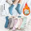 Calcetines para mujer engrosados con forro de felpa calcetines de rizo calcetines de tubo cálidos de invierno absorbentes de sudor transpirables color liso calcetines con base de toalla moda