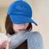 Boné de Beisebol Azul com Bordado de Letras Retrô para Mulheres, Iluminador da Pele, Look de Alta Qualidade, Afina o Rosto, Boné Bico de Pato, Chapéu de Sol com Aba Larga