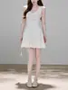 Vestido de Tricô sem Mangas Estilo Florzinha Branca Primeiro Amor Desejo Puro com Recortes Curto Cintura Marcada Slim Fit Vestido Evasê