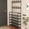 Sapateira, hall de entrada, multicamadas, doméstico, interno, simples, quarto de aluguel, porta de entrada, sapateira e chapéu, cabideiro integrado, varal