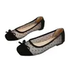 Zapatos sin cordones cómodos de suela plana transfronterizos de talla grande con lazo, zapatos casuales de malla fina de lunares para mujer Otoño 2026