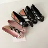 Zapatos planos de estilo francés para mujer, con puntera redonda, estampado de cuadros y diseño slip-on, para el verano, con tira de hebilla, casuales de cuero