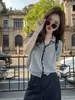 Cardigan Cinza de Tricô de Seda Gelada com Gola Polo Estilo Coreano de Manga Curta para Mulheres, Muito Estiloso e Único, Perfeito para o Verão
