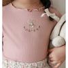 Camiseta básica de primavera y otoño para mujer y niño, estilo occidental para bebé, personalidad infantil, moderna, estilo coreano, de dibujos animados, con bordado de flores, con borde de oreja.