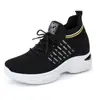 Zapatos Deportivos Transpirables con Elevación Interna para Mujer 2025 Verano Nuevos Zapatos Blancos de Suela Gruesa Tejido Volador Malla Calada Zapatos Casuales para Mujer