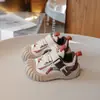 Zapatos Deportivos para Niñas 2026 Modelo Nuevo Primavera y Otoño Zapatos de Malla para Niños Pequeños Transpirables Casuales Ligeros Antideslizantes Zapatos para Correr para Jardín de Infancia