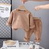 Inverno de 2024 com forro de lã infantil transfronteiriço, início do inverno, novos meninos e meninas, bebê casual, gola redonda, veludo de grão olímpico, duas peças, atacado