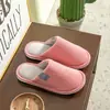 2026 Nuevas Pantuflas de Piel para Invierno Estilo Pareja Pantuflas de Casa para Interior Suela Gruesa Cómodas Pantuflas de Pana y Algodón