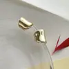 Brinco de Clipe Irregular Distinto de Luxo Leve para Mulheres de Alta Qualidade Elegante Estilo Ins Design de Nicho Brincos Versáteis