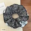 Elástico de Cabelo Fresco Pequeno Floral de Quatro Camadas para Mulheres, Novo Scrunchie Francês Exquisito com Borda de Renda
