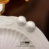 Pendientes de Botón Geométricos Cepillados de Moda Europea y Americana de Aguja Plateada Pendientes Elegantes de Nicho de Gama Alta Pendientes de Estilo Minimalista Único de Lujo Ligero