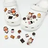 Encantos lindos de dibujos animados para zapatos con varios agujeros, decoraciones versátiles de resina para zapatos, mariposa, burbuja, flor, animales, charms decorativos al por mayor
