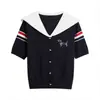 Blusa de Tricô Slim Fit de Manga Curta com Gola Estilo Academia Azul Marinho para Mulheres, Novo Modelo Primavera Inicial 2026, Blusa Casual Resistente com Apliques de Strass e Design de Cachorro