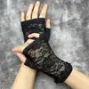 Suministro directo de fábrica sin dedos cortos de verano protección solar crisantemo encaje elástico accesorios velo de equitación guantes de vestido