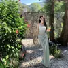 Vestido de Malla Elástica Color Verde Menta con Parches, Falso Dos Piezas, Corte Ajustado, Cuello Halter, Manga Larga, Longitud Media para Mujer en Tejido de Punto