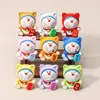 Oración Doraemon Gato Jingle Trae Riqueza y Tesoro Gato Figura Linda de Resina Muñeca para Joyería DIY Adorno de Escritorio