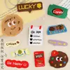 En Stock Nuevo Etiqueta Bordada Transfronteriza Divertido Dibujo Animado Inglés Parche de Galleta En Stock Parche Bordado Accesorios Parche de Tela DIY