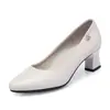 Zapatos para mujer de mediana edad, nuevos zapatos de cuero para mujer estilo coreano de suela blanda para primavera y otoño, zapatos de tacón medio poco profundos