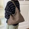 Bolso de mujer de estilo relajado y gran capacidad, nueva colección 2026, con un diseño lindo y ligero, un bolso de hombro, un bolso de tela y un bolso tote con estampado de leopardo para otoño e invierno
