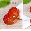 Pingente de Pixiu Pequeno de Calcedônia Natural Brasileira Novo, Pixiu de Jade Colorido para Dinheiro, Brindes Promocionais, Atacado