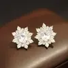Brincos de Flor Microcravejados de Zircônia de Alta Qualidade, Elegantes Banhados a Ouro, Brincos Femininos Versáteis e Requintados, Brincos com Pino de Prata 925