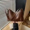 Bolsa de mão de couro de grande capacidade transfronteiriça para mulheres, novo modelo 2026, design de nicho, bolsa tote única e estilosa