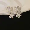 Pendientes Largos Colgantes Redondos Plisados Huecos de Aguja de Plata Moda Exagerada Europea y Americana Pendientes de Personalidad Pendientes Ligeros de Lujo de Gama Alta para Mujer