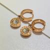 Brincos de trevo de quatro folhas femininos Brincos de algarismos romanos com diamante Brincos de aço titânio 18K Acessórios de franja longa femininos Pingente