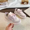Zapatos Deportivos para Niñas 2026 Principios de Otoño Nuevos Elegantes Chic Zapatos de Patinaje para Niños Suela Suave Antideslizantes Versátiles Estilo Coreano Zapatos Casuales