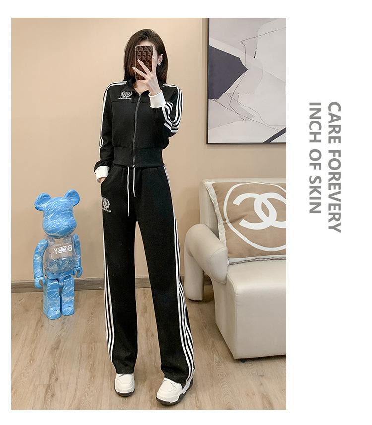 跨境淘货源分销2023秋冬季新款街头潮流减龄小个子爆款欧货网红款运动套装休闲运动气质休闲时尚流行新款秋装秋装女装时尚套装套装女装秋季套装女套装女女士运动服女装两件套套装卫衣套装休闲套装秋季套装女装时尚套装盐系休闲套装女装2023百搭设计感小众洋气欧货阿里国际站跨境采购Cross-border, shopping source, foreign trade, export, distribution 2023 fall, winter, new, street trend, explosive, European goods, network red, sportswear, leisure sports, temperament leisure, fashion popular, new autumn wear, autumn women's wear, fashion suit, women's wear, women's wear, women's wear, women's sportswear, women's two-piece, hoodie suit, casual suit, autumn suit, women's wear, Fashion suit salt department, casual suit women's dress, Ali International Station, cross-border procurement