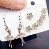 Pendientes coreanos de circonitas microincrustadas de moda llenos de flores de circonita, pendientes geométricos exquisitos, una tarjeta más que un par de pendientes de cabello mixto.