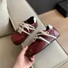 Zapatillas versátiles, moda nuevo estilo 2026, zapatos casuales de corte bajo con aumento de altura interior, con cordones, zapatillas de entrenamiento alemanas para mujer, estilo coreano, marrón