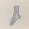 Nuevos calcetines de otoño e invierno para mujer, calcetines de color liso hasta la mitad de la pantorrilla, calcetines largos versátiles de color liso, calcetines acanalados de algodón ligeramente compresivos para mujer