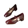 Sapatos de Salto Grosso Estilosos em Couro Macio para Mulheres 2026 Nova Coleção Primavera Estilo Francês Deslumbrantes Sapatos Mary Jane Sapatos de Couro Vermelhos para Mulheres