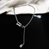 Collar de Acero Inoxidable con Letra B Europea y Americana, Estilo Minimalista Trendy de Instagram, Cadena Corta Elegante y Sencilla para Clavícula para Mujeres, Colgante de Lujo Ligero