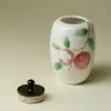 Rinno Gisong Pastel Pintado a Mano Lichi Rojo Mini Lata de Té China Pequeña Cerámica Sellada Lata de Almacenamiento Lata Individual