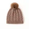 Cachemira Otoño/Invierno 2026 Estilo Nuevo para Mujer de Alta Gama Color Sólido Tejido de Cable con Pompón Engrosado Cálido Moda Gorro de Punto Casual