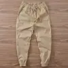 Overoles de trabajo nuevos baratos otoño e invierno pantalones casuales con cordón en el tobillo cintura elástica color liso para hombre pantalones de agricultor para construcción
