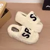 Chinelos Plataforma com Solado Grosso Femininos 2026 Outono/Inverno Novo Carta Pelúcia Exterior Chinelos Peludos Versátil Casual Sapatos Femininos