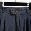 Foto Real de Piernas Elegantes: Jeans de Mezcla de Algodón Tencel Cómodos y Suaves Azul Oscuro Minimalistas que Estilizan la Pierna Sueltos de Pierna Recta en Tallas Grandes