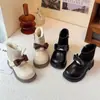Botas de Algodão com Veludo Plus para Bebê Menina 2026 Outono Novo Estilo Botas Curtas Quentes de Princesa Laço Botas de Couro para Menininha